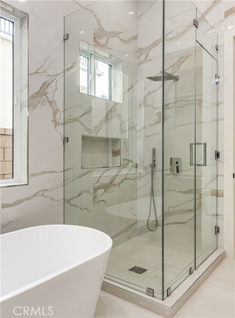Detail Gallery Image 31 of 40 For 10168 Lightbreeze Cir, Huntington Beach,  CA 92646 - 5 Beds | 5/1 Baths
