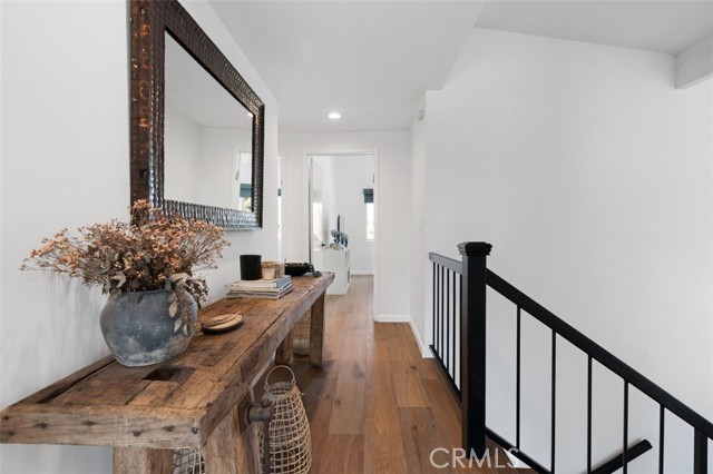 Detail Gallery Image 8 of 16 For 3960 Ellenita, Tarzana,  CA 91356 - 3 Beds | 3 Baths