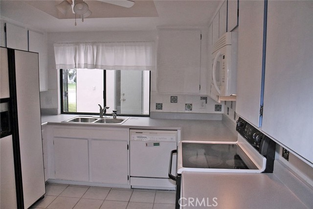 Detail Gallery Image 7 of 27 For 1910 Grand Bahama Dr, Palm Springs,  CA 92264 - 2 Beds | 2 Baths