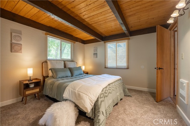 2395 Hunsaker Drive, Running Springs CA: https://media.crmls.org/medias/fccc2318-623a-4cc0-838c-1d4430d2a968.jpg