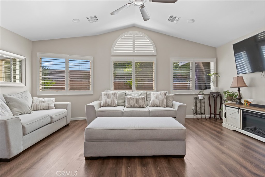 MLS #SR25215256 image #10