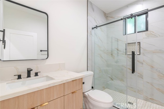 Detail Gallery Image 13 of 21 For 6217 Sylvia Ave, Tarzana,  CA 91335 - 3 Beds | 2 Baths