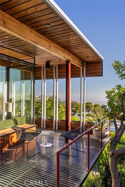 Detail Gallery Image 3 of 32 For 1515 N Tigertail, Los Angeles,  CA 90049 - 3 Beds | 2/1 Baths