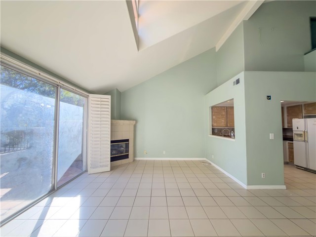 Detail Gallery Image 16 of 41 For 22373 Mission Cir, Chatsworth,  CA 91311 - 2 Beds | 2 Baths