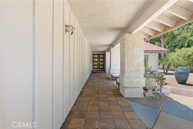 6065 Saint Augustine Drive, Riverside CA: https://media.crmls.org/medias/fccfd621-1b42-4825-a7f3-711e67995c0e.jpg