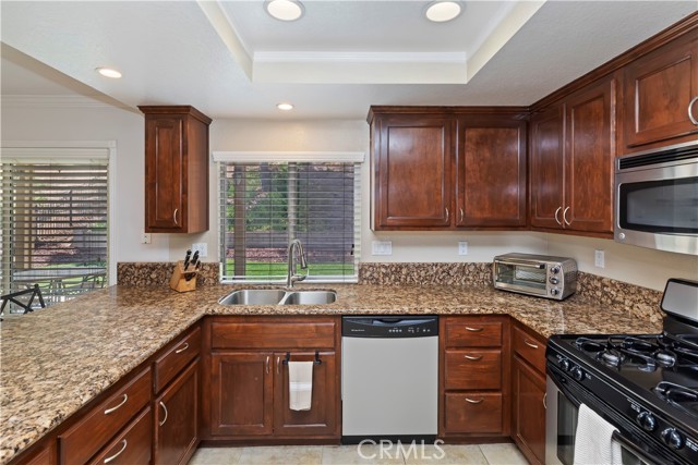 17015 Knollbrook Place, Riverside CA: https://media.crmls.org/medias/fcd0baf5-e52c-4ff1-8bbb-eaecc98c3956.jpg