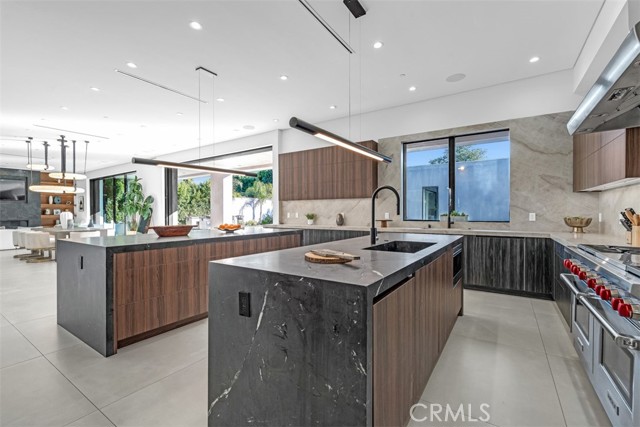 Detail Gallery Image 12 of 50 For 13016 Chandler, Sherman Oaks,  CA 91401 - 6 Beds | 6/1 Baths