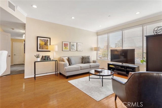 Detail Gallery Image 13 of 40 For 4821 Bakman Ave #206,  North Hollywood,  CA 91606 - 3 Beds | 2 Baths