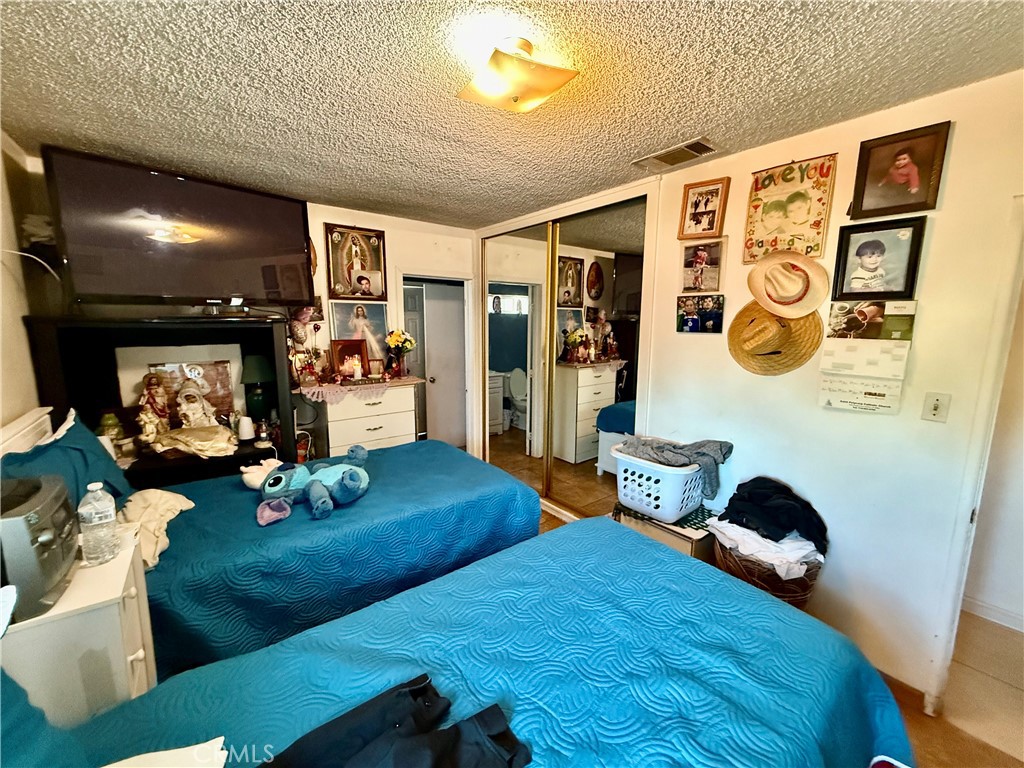 https://media.crmls.org/medias/fcd36916-403f-46dd-b4f6-0ba036e1b222.jpg?preset=X-Large
