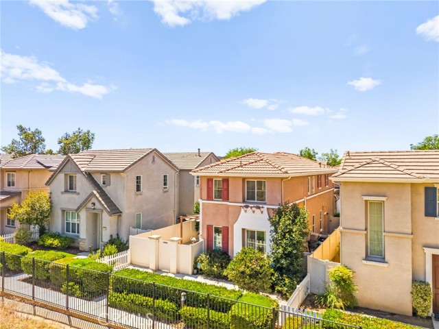 27620 Desert Gold Court, Murrieta CA: https://media.crmls.org/medias/fcd470a5-a2dd-4d8a-8ad0-8584a31abc26.jpg