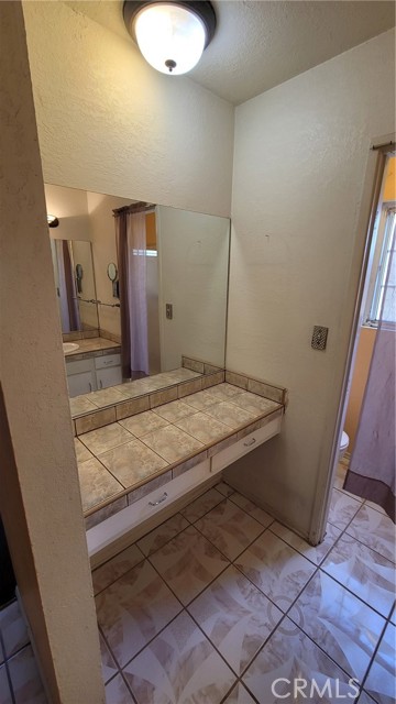 1100 E 215th Place, Carson CA: https://media.crmls.org/medias/fcd4db26-bd25-4577-8c45-956f5cc352ed.jpg