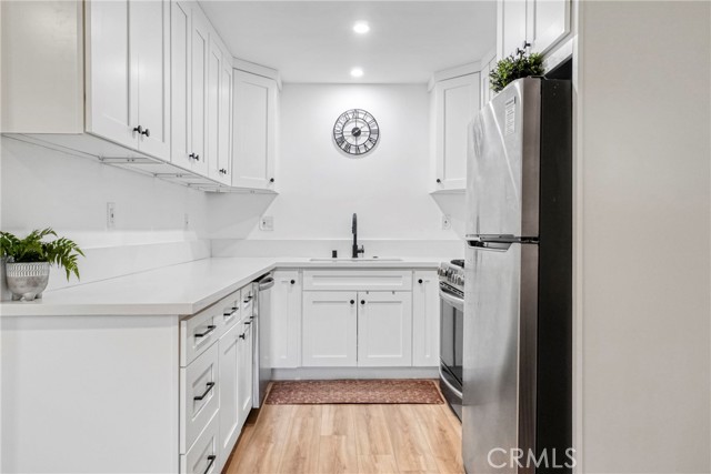 Detail Gallery Image 10 of 50 For 19118 Avenue of the Oaks #B,  Newhall,  CA 91321 - 2 Beds | 1 Baths