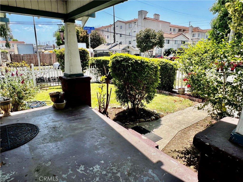 https://media.crmls.org/medias/fcd57801-53b2-4da9-903a-eedb76a0a3e4.jpg?preset=X-Large