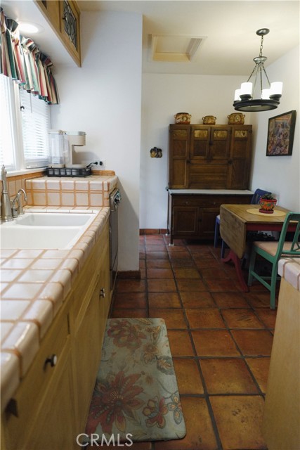 424 W 11th Street, Azusa CA: https://media.crmls.org/medias/fcd58337-1ece-4288-a8ef-13270a822943.jpg