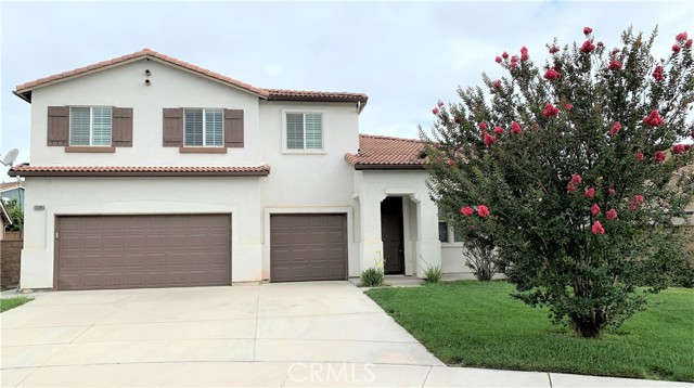 13568 Elk Ridge Court, Eastvale CA: https://media.crmls.org/medias/fcd6f076-f2bc-4b46-9020-4fa7b6d27065.jpg
