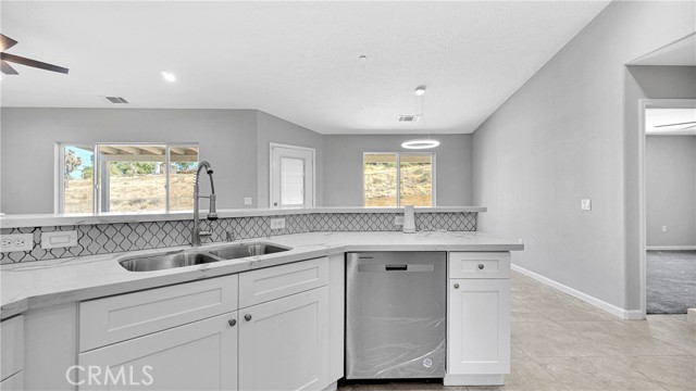 Detail Gallery Image 18 of 37 For 11181 5th Ave, Hesperia,  CA 92345 - 4 Beds | 2/1 Baths