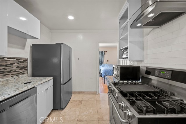 Detail Gallery Image 9 of 36 For 8053 Brimfield Ave, Panorama City,  CA 91402 - 4 Beds | 1/1 Baths
