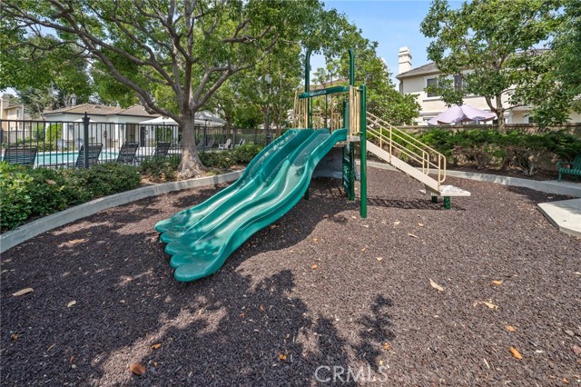 2712 Ashwood, Costa Mesa CA: https://media.crmls.org/medias/fcd922f0-1894-4897-ab1f-f73c0f01a800.jpg
