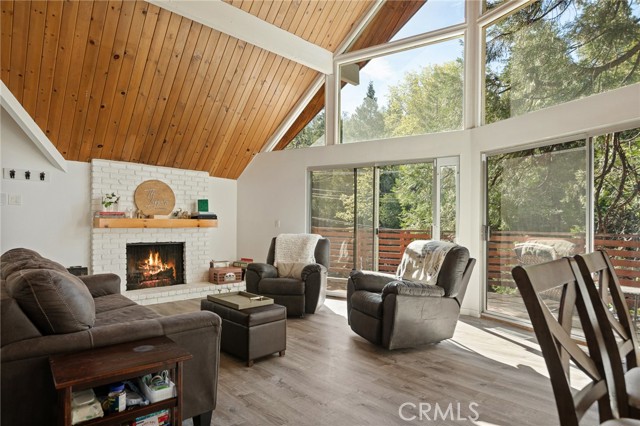 Detail Gallery Image 6 of 35 For 316 Pioneer Rd, Lake Arrowhead,  CA 92352 - 3 Beds | 2/1 Baths