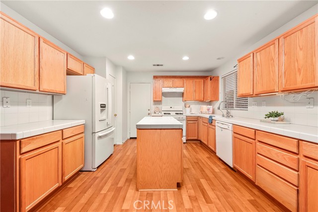 Detail Gallery Image 17 of 53 For 43635 Castle Cir, Lancaster,  CA 93535 - 5 Beds | 3 Baths