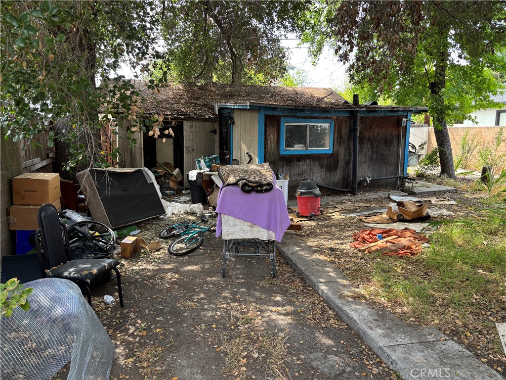 https://media.crmls.org/medias/fcdad00c-9ef9-4872-ae7b-a96bc8aeea6b.jpg?preset=X-Large