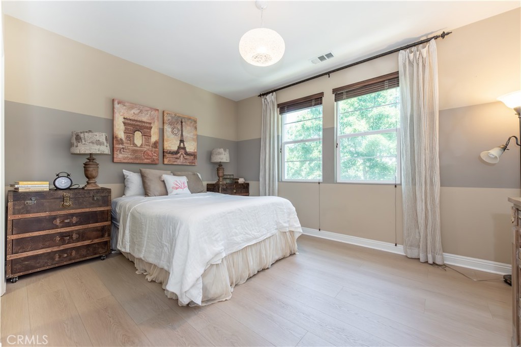 MLS #OC25262857 image #20