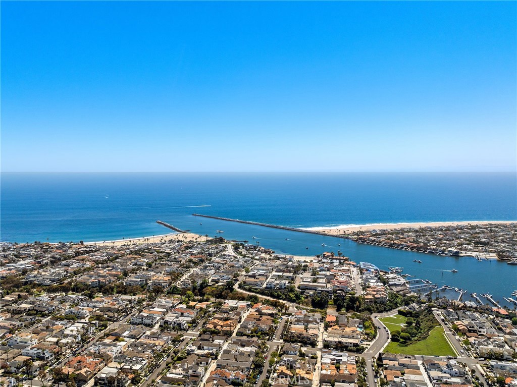 https://media.crmls.org/medias/fcdcc6ec-a4e7-4417-8eab-8ccf715fea2f.jpg?preset=X-Large
