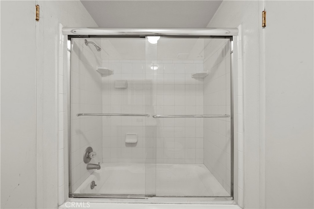 https://media.crmls.org/medias/fcdceab7-1539-445d-8c6a-3c56676d40a4.jpg?preset=X-Large