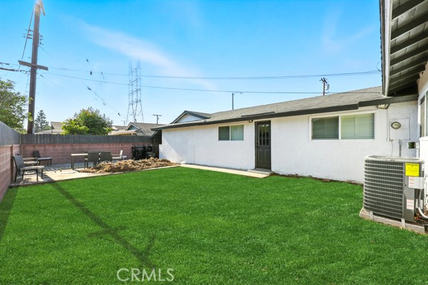 15605 Kervin Avenue, Paramount CA: https://media.crmls.org/medias/fcdd02cf-452c-4f33-bc46-395b20762313.jpg