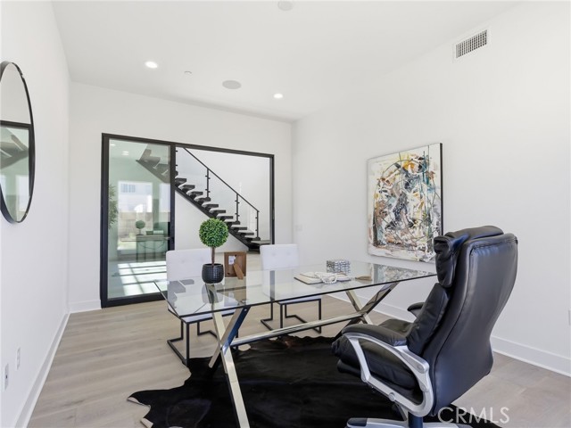 Detail Gallery Image 23 of 48 For 22849 W Seaqua Cir, Chatsworth,  CA 91311 - 6 Beds | 6/1 Baths