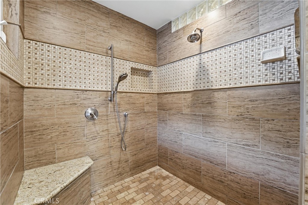 https://media.crmls.org/medias/fcde06b2-6242-4577-aab3-326adc15957b.jpg?preset=X-Large