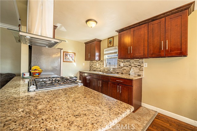 1915 E 55th Street, Long Beach CA: https://media.crmls.org/medias/fcde185b-e4cb-4c22-82b9-9b01e2e11686.jpg