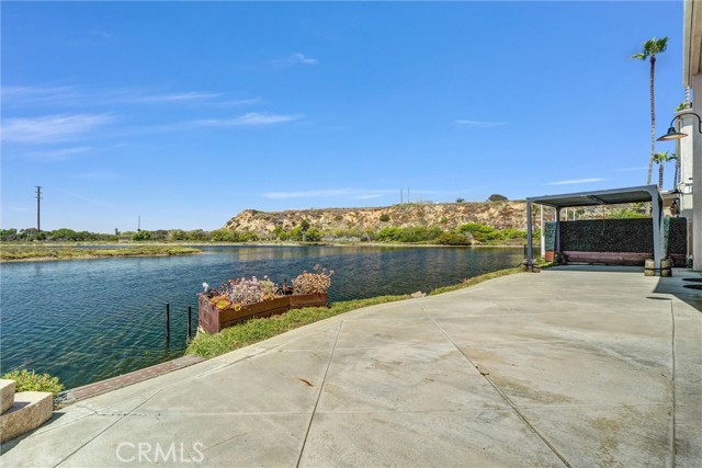 Detail Gallery Image 12 of 37 For 6 Canal Cir, Newport Beach,  CA 92663 - 4 Beds | 3 Baths