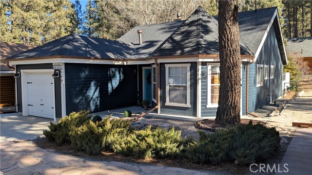 Detail Gallery Image 2 of 38 For 449 Mountainaire Ln, Big Bear Lake,  CA 92315 - 2 Beds | 2 Baths