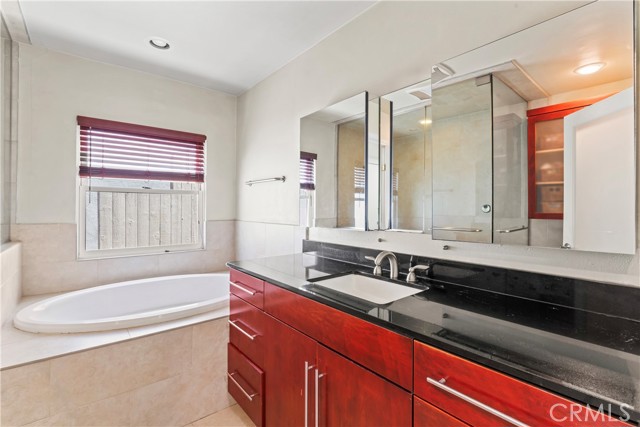 Detail Gallery Image 27 of 42 For 2820 Oak Point Dr, Los Angeles,  CA 90068 - 2 Beds | 1/1 Baths