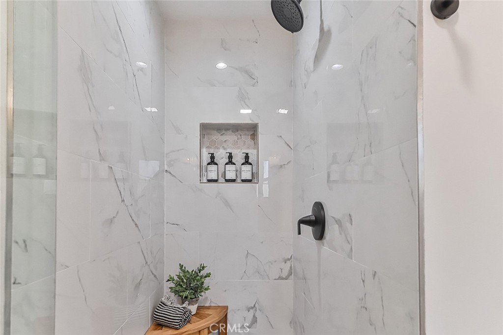 https://media.crmls.org/medias/fcdfa868-4093-4461-a8c8-779bc6c63e72.jpg?preset=X-Large