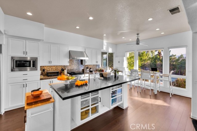 Detail Gallery Image 13 of 75 For 4 Oakmont Dr, Rancho Mirage,  CA 92270 - 5 Beds | 4/1 Baths