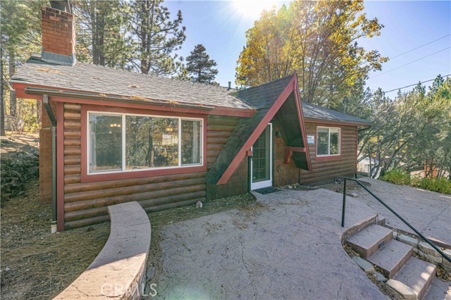 Detail Gallery Image 2 of 28 For 41063 Pennsylvania, Big Bear Lake,  CA 92315 - 2 Beds | 1 Baths