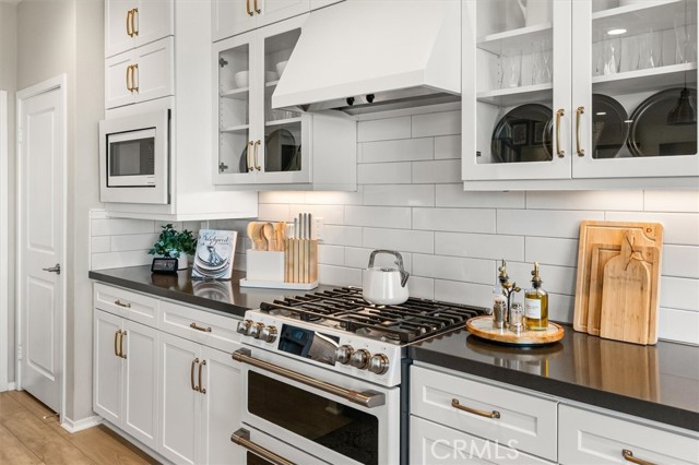 Detail Gallery Image 12 of 63 For 18262 Astro Ct, Saugus,  CA 91350 - 4 Beds | 3 Baths