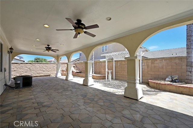 Detail Gallery Image 8 of 60 For 1403 Adderstone Way, Perris,  CA 92571 - 5 Beds | 4 Baths