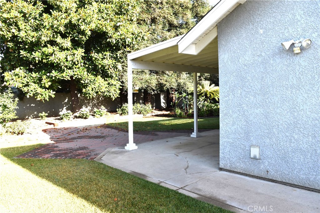 https://media.crmls.org/medias/fce07d80-fd3b-4761-9a41-bb03cadc1dce.jpg?preset=X-Large