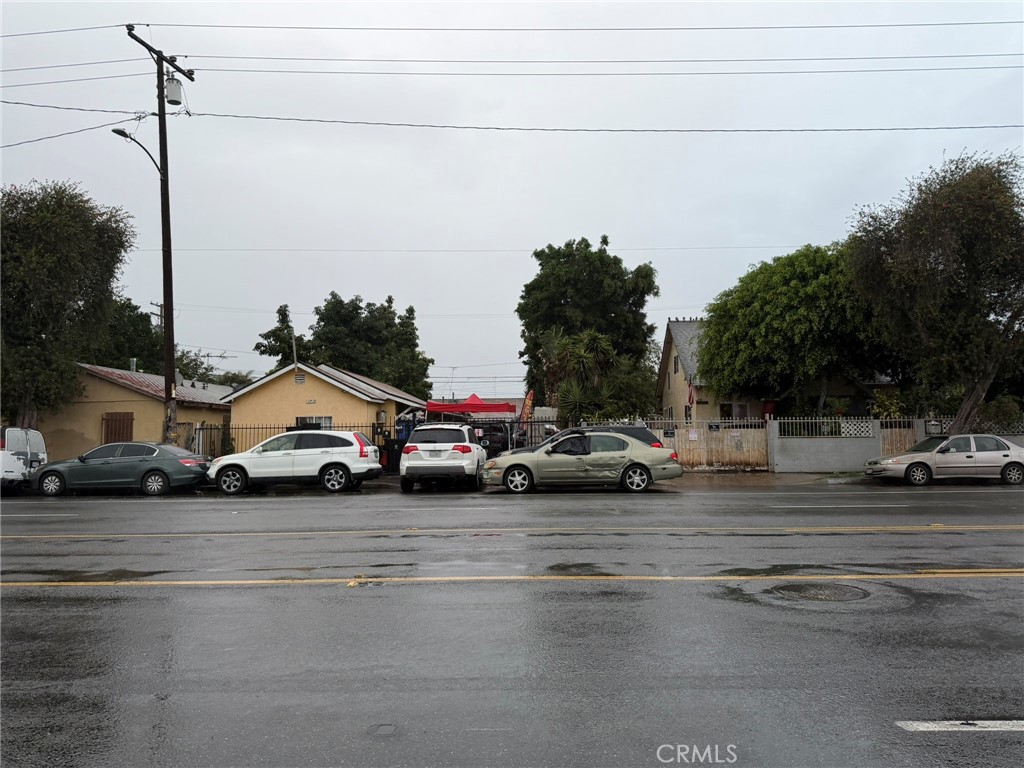 Triplex at 2531 E El Segundo