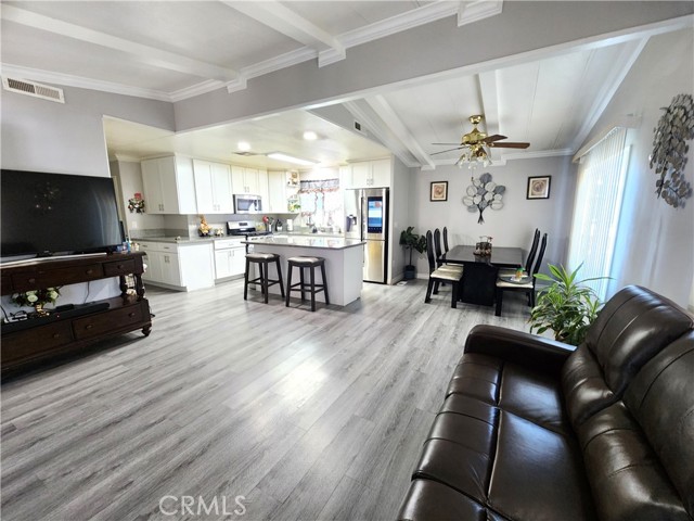 Detail Gallery Image 6 of 39 For 3825 Crestmore Rd #437,  Riverside,  CA 92509 - 4 Beds | 2 Baths