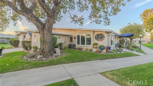 Detail Gallery Image 3 of 20 For 1621 Interlachen 265f,  Seal Beach,  CA 90740 - 2 Beds | 2 Baths