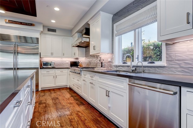 1833 8th Street, Manhattan Beach CA: https://media.crmls.org/medias/fce1ed2f-24c9-4b46-9e21-5cb808a81e1b.jpg