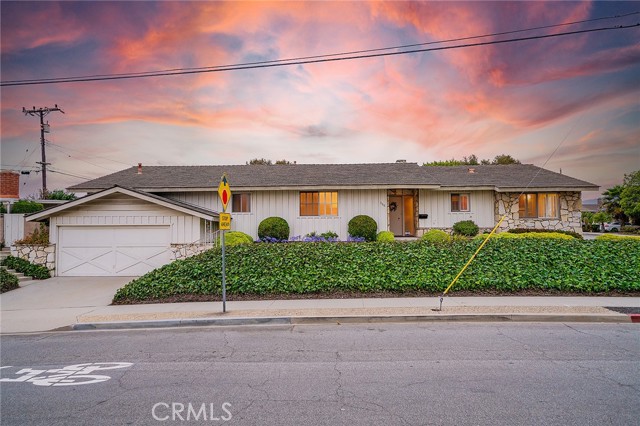 1301 5th Street, Manhattan Beach, California 90266, 4 Bedrooms Bedrooms, ,1 BathroomBathrooms,Residential,Sold,5th,SB21146888