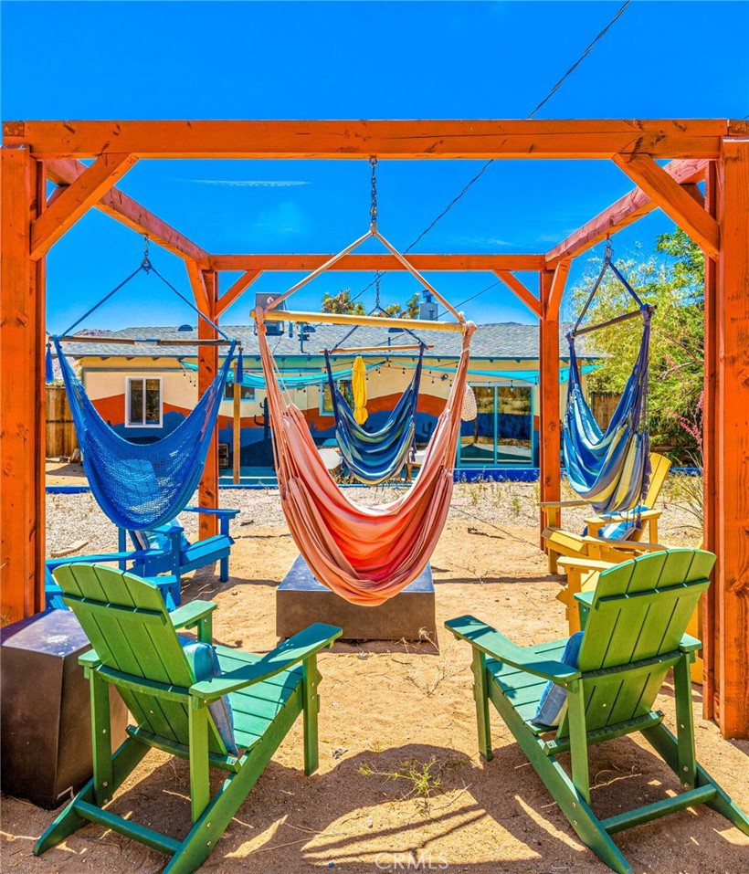 https://media.crmls.org/medias/fce21ccf-d353-451c-8a8b-52733817adc6.jpg?preset=X-Large