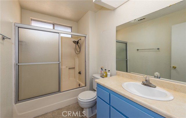 16595 Terrace Lane, Fontana CA: https://media.crmls.org/medias/fce382b7-1317-4944-a078-45be901fce0f.jpg