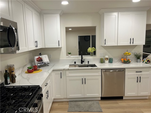 Detail Gallery Image 10 of 23 For 22428 Neptune, Carson,  CA 90745 - 4 Beds | 2 Baths