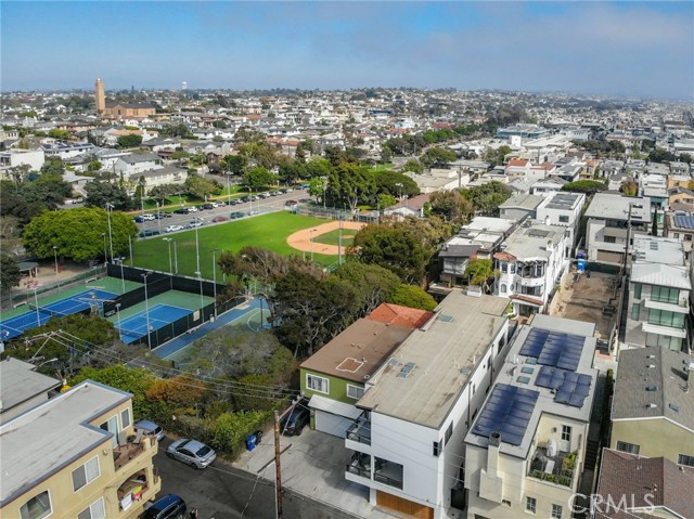 401 18th Street, Manhattan Beach, California 90266, 5 Bedrooms Bedrooms, ,2 BathroomsBathrooms,Residential,Sold,18th,SB22140138